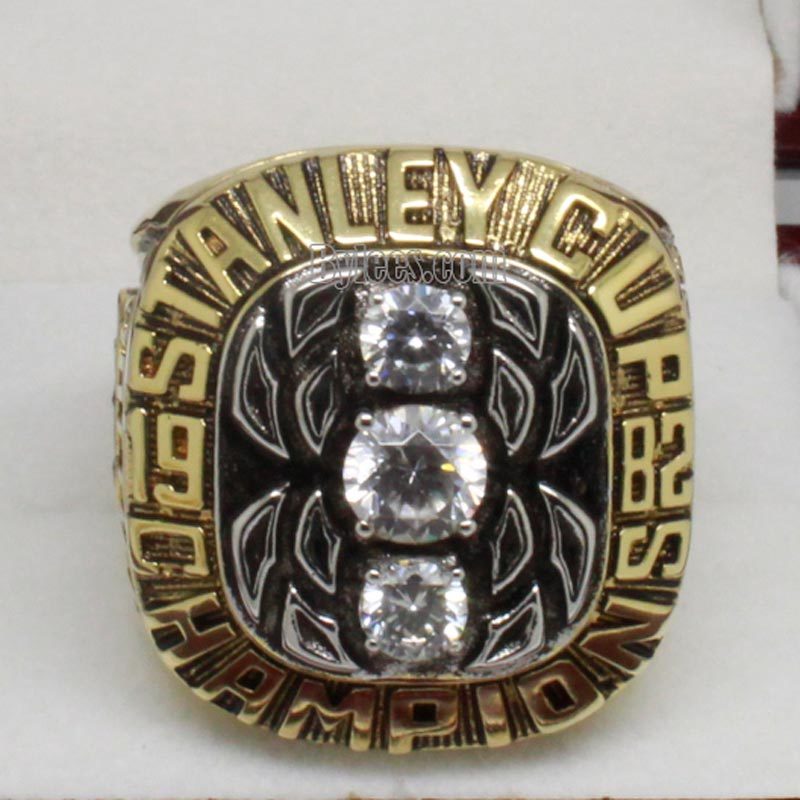https://bylees.com/wp-content/uploads/2017/01/1982-New-York-Islanders-Stanley-Cup-Championship-Ring-1-800x800.jpg